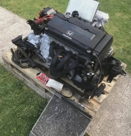 Honda civic B series b16a1 engine swap for Ek EJ9 with y21 box tidy motor.