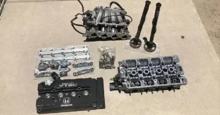 Honda Integra B series P72 Gsr Vtec head comes complete as shown