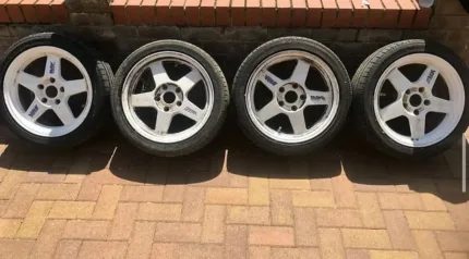 Rare retro lightweight Mint tels the original te37,inc brand new centre caps.