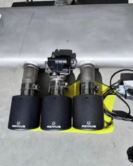 Remus exhaust with carbon fiber tops and electronic valve controller for Honda civic type R FK8.