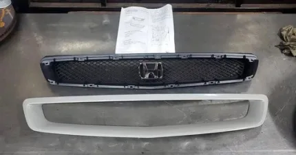 BRAND NEW OEM 99-00 honda civic EK9, SI, EM1 front grill. For all ek9, ek4, ej1, ej6, em1, sir.